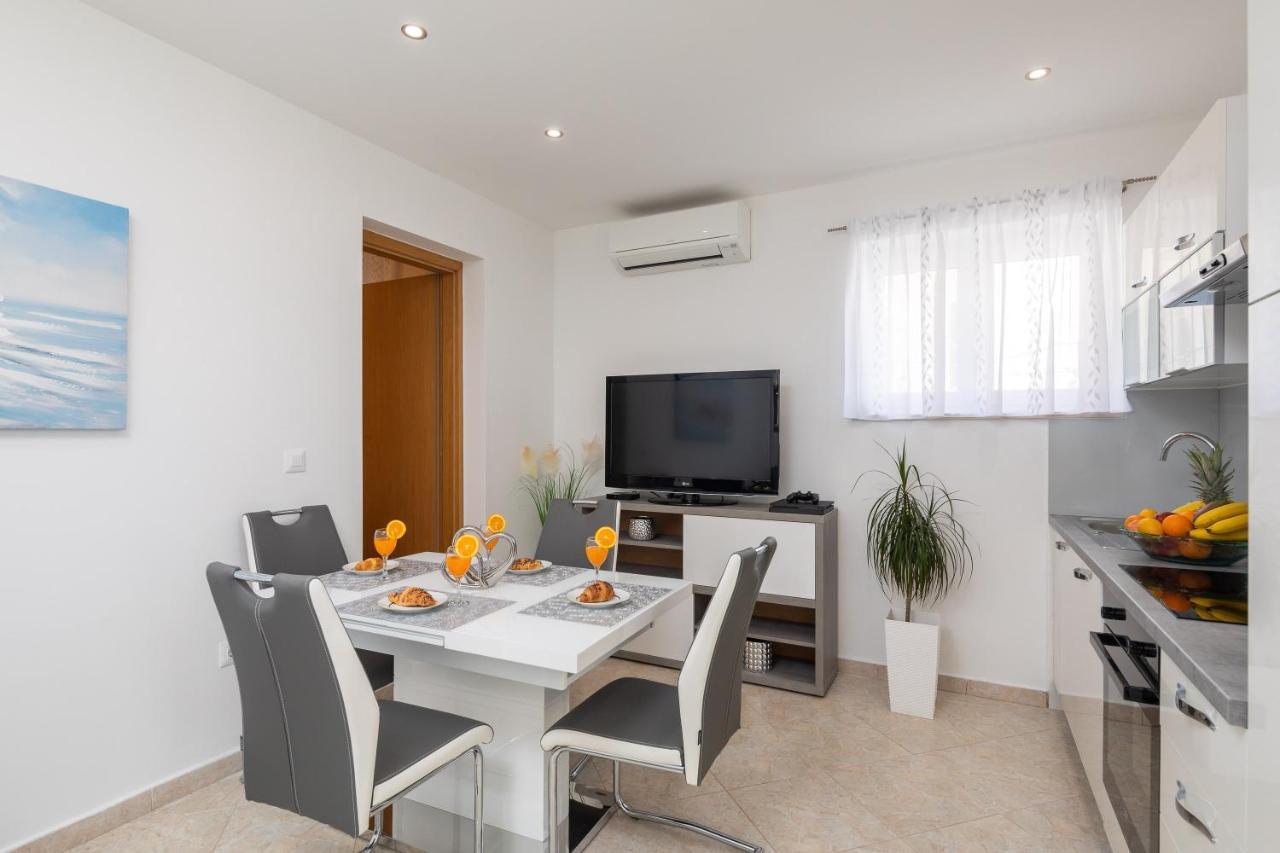 Fba Family Beach Apartments Omiš Exterior foto