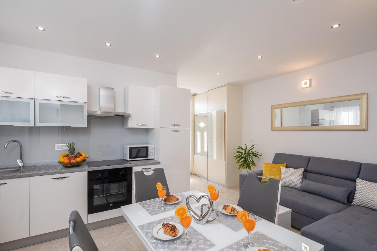 Fba Family Beach Apartments Omiš Exterior foto